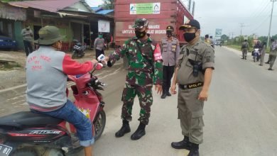 Samarinda Gelar Penyekatan, Kendaraan Asal Balikpapan Balik Arah, 65 Orang Push up Usai Tak Pakai Masker