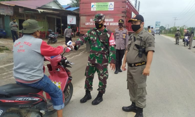 Samarinda Gelar Penyekatan, Kendaraan Asal Balikpapan Balik Arah, 65 Orang Push up Usai Tak Pakai Masker