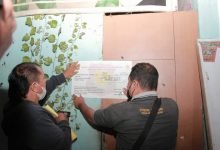 10 Bangunan Samarinda Disegel Satpol PP, Kerap Jadi Tempat Karaoke dan Jual Miras