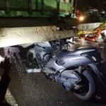 Pemotor Tewas Hantam Truk Parkir, Diduga Tak Fokus Berkendara
