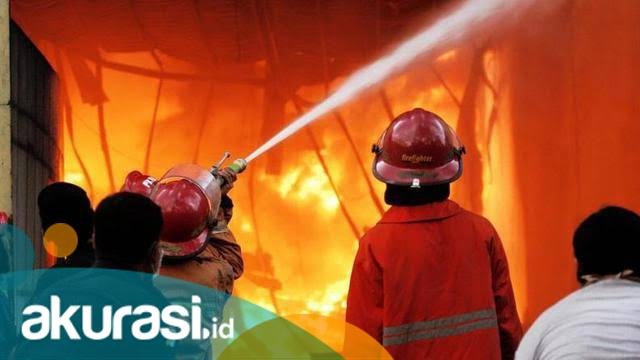 Lansia Lumpuh Tewas Terpanggang, 16 Mobil Pemadam Dikerahkan