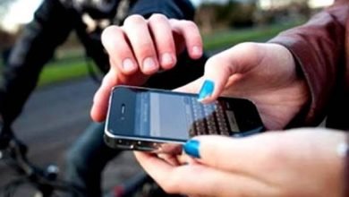 Simpan Ponsel di Dasbor Motor, Wanita Cantik Dijambret Usai Pulang Kerja