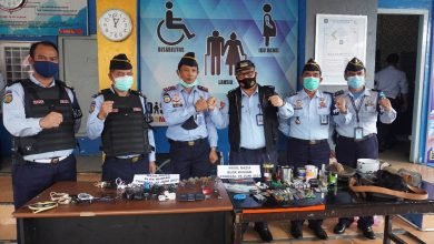 Warga Binaannya Diduga Kendalikan Narkoba, Lapas Bontang Razia dan Dapatkan Barang Terlarang