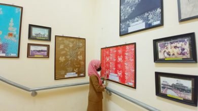 Melihat Koleksi Batik Dinas Perpustakaan dan Kearsipan Bontang