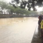 Asyik Berenang Dua Bocah Tenggelam di Karang Mumus