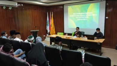 Menikmati Fasilitas Ruang Multimedia di Dinas Perpustakaan dan Kearsipan Bontang