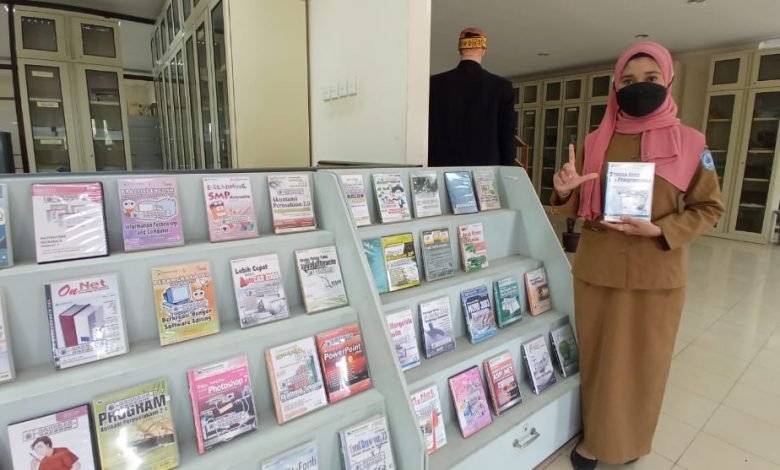 Belajar Makin Asyik dengan Koleksi Audio Visual di Dinas Perpustakaan dan Kearsipan Bontang