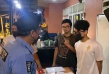 Anak Anggota DPRD Samarinda Diduga Acungkan “Fuck You” Satpol PP Saat Sosialisasi Prokes di Kafenya