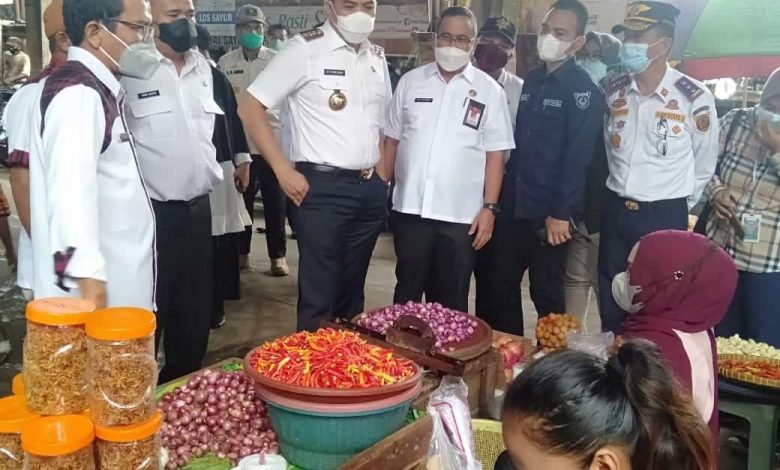 Sidak Pasar Pagi dan Pasar Segiri, Andi Harun Dapati Banyak Kejanggalan dan Dugaan Pungli