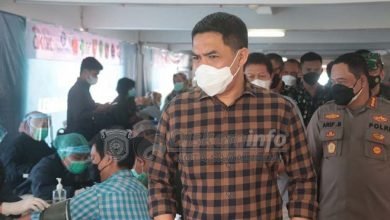 Dukung Percepatan Herd Imunity, Wali Kota Samarinda Andi Harun Hadiri Vaksinasi OJK Kaltim