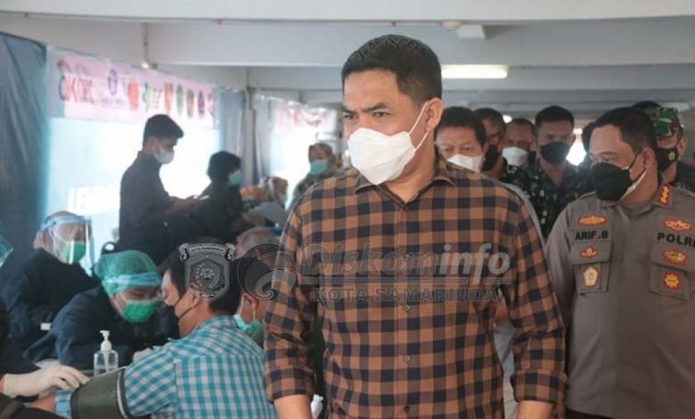 Dukung Percepatan Herd Imunity, Wali Kota Samarinda Andi Harun Hadiri Vaksinasi OJK Kaltim