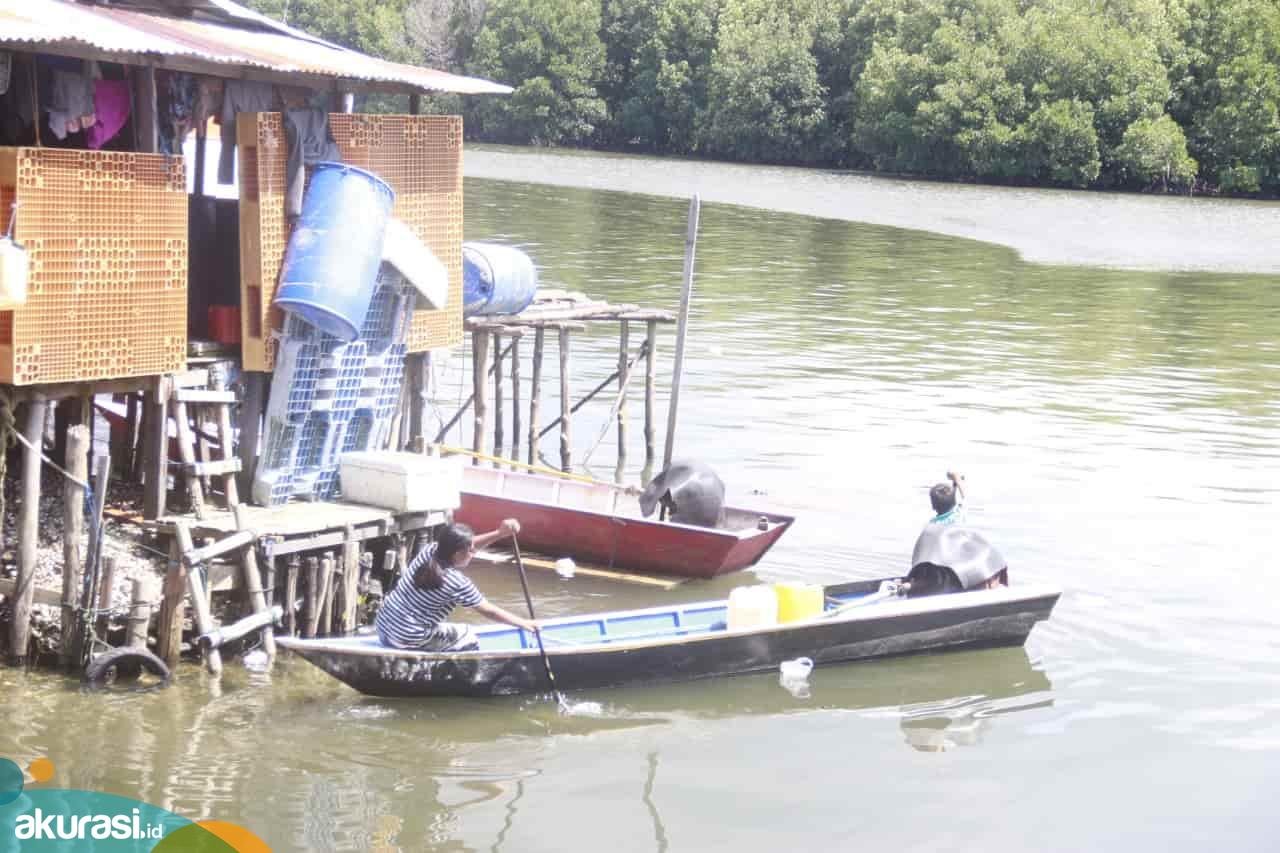 Peliknnya Kehidupan Pulau Gusung: Barang Langka Bernama Air Bersih dan Listrik yang Terseok-Seok (3)