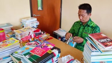 Maksimalkan Pelayanan di Perpustakaan, DPK Bontang Pasang Barcode di Buku