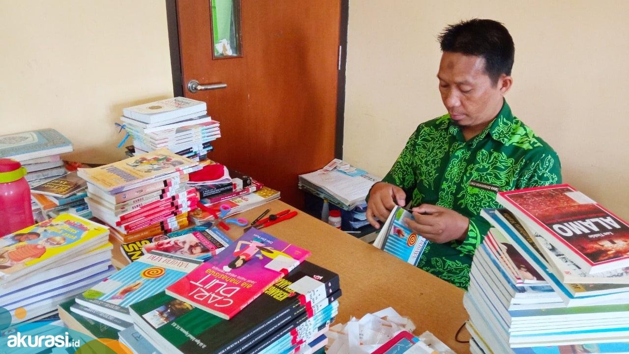 Maksimalkan Pelayanan di Perpustakaan, DPK Bontang Pasang Barcode di Buku