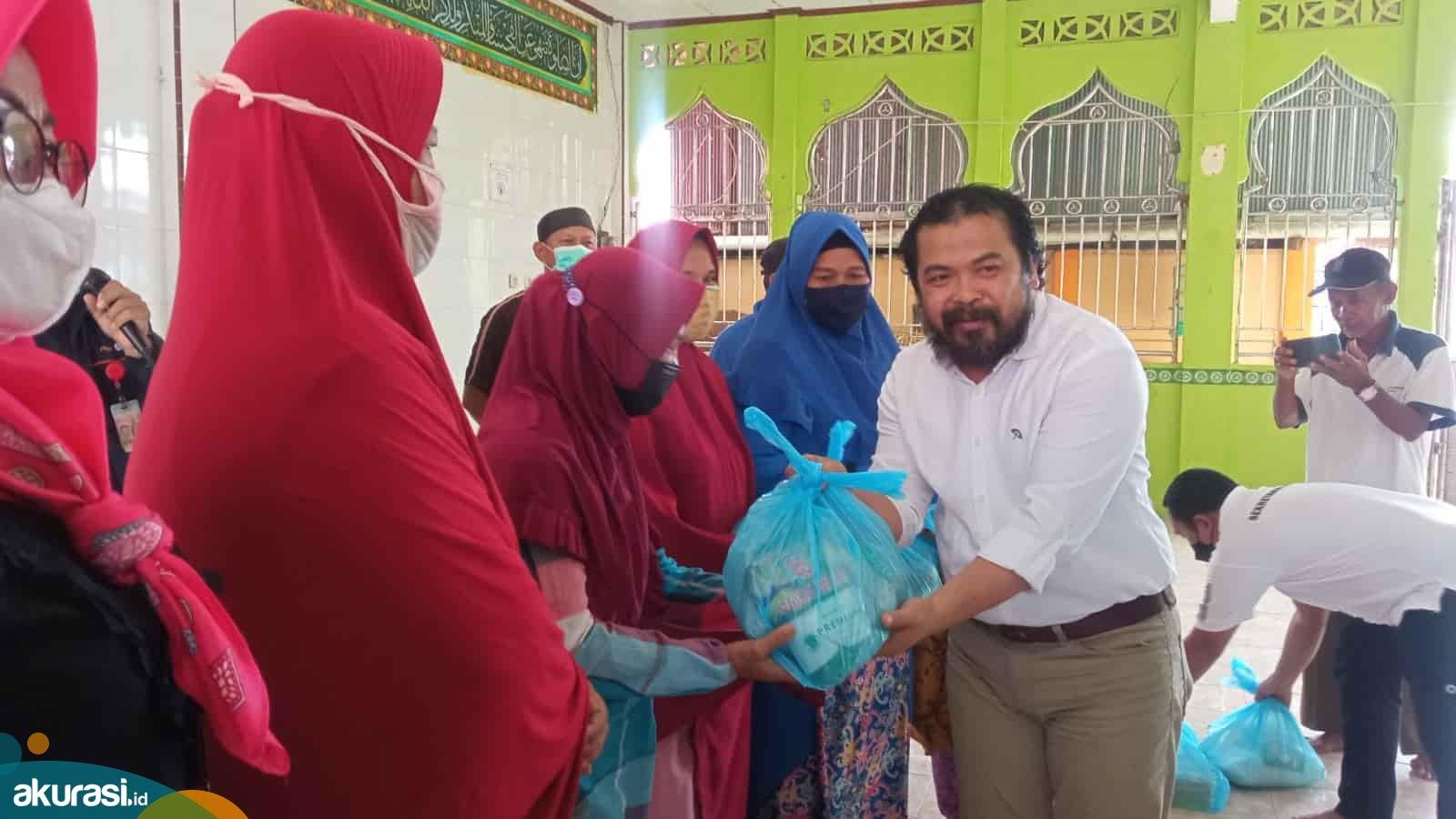 Beri Paket Sembako Warga Sidrap, Agus Haris Bakal Perjuangkan Tapal Batas Masuk ke Bontang Hingga MK 