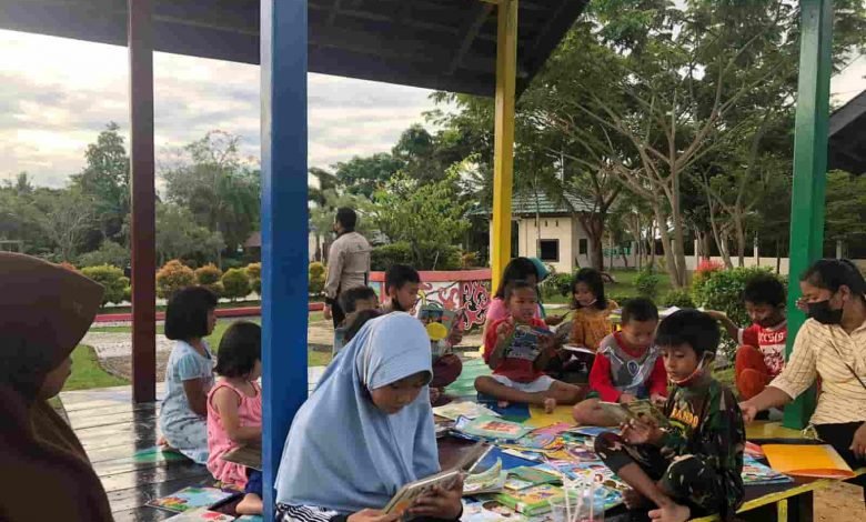 Perpustakaan Keliling DPK Bontang Kembali Hadir di Taman Adipura Bontang Kuala