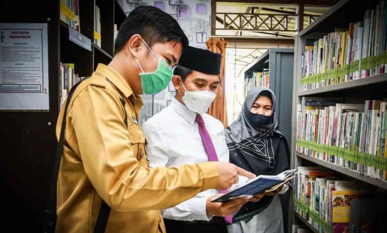 Ketua DPRD Bontang Andi Faiz Acungkan Jempol Atas Prestasi Persputakaan Mercusuar