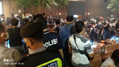 Matikan Lampu, Cara Holywings Kemang Kelabui Petugas Satpol PP