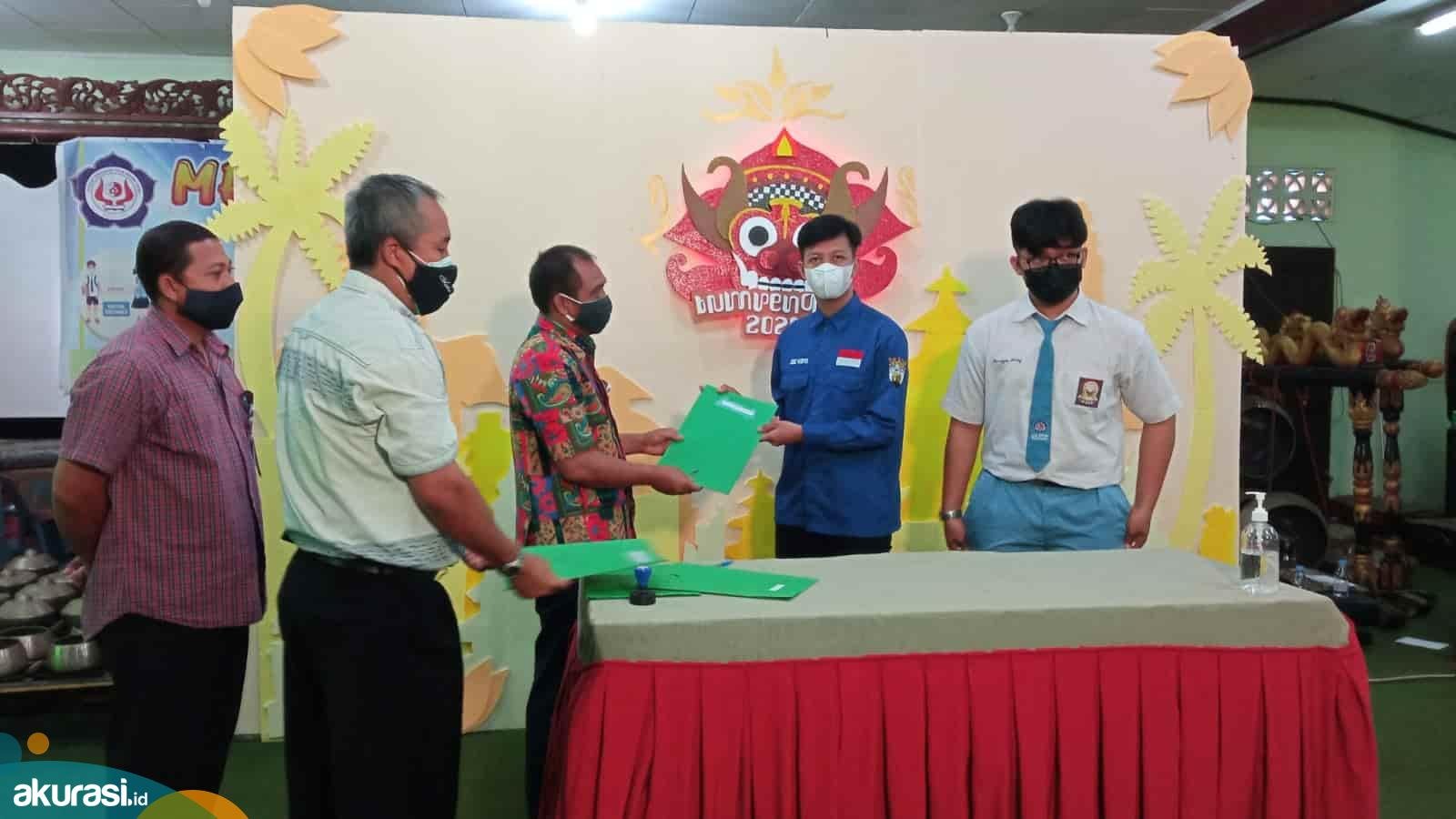 Sertijab OSIS SMA Vidatra Periode 2021-2022 Dinakhodai Revanza Rekvi Adhitama