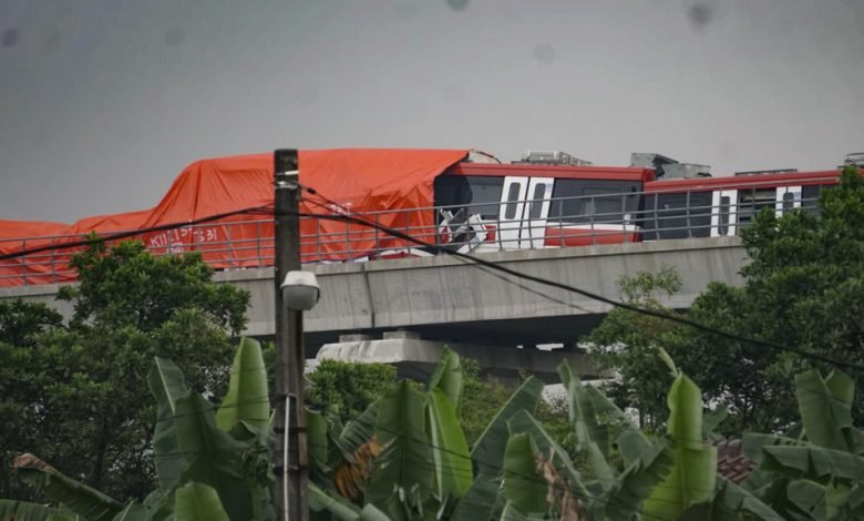 Masih Tahap Uji Coba, Kereta LRT Jabodebek Tabrakan