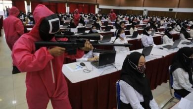 Pink Soldier Squid Game Awasi Tes CPNS Kemenkumham Jatim