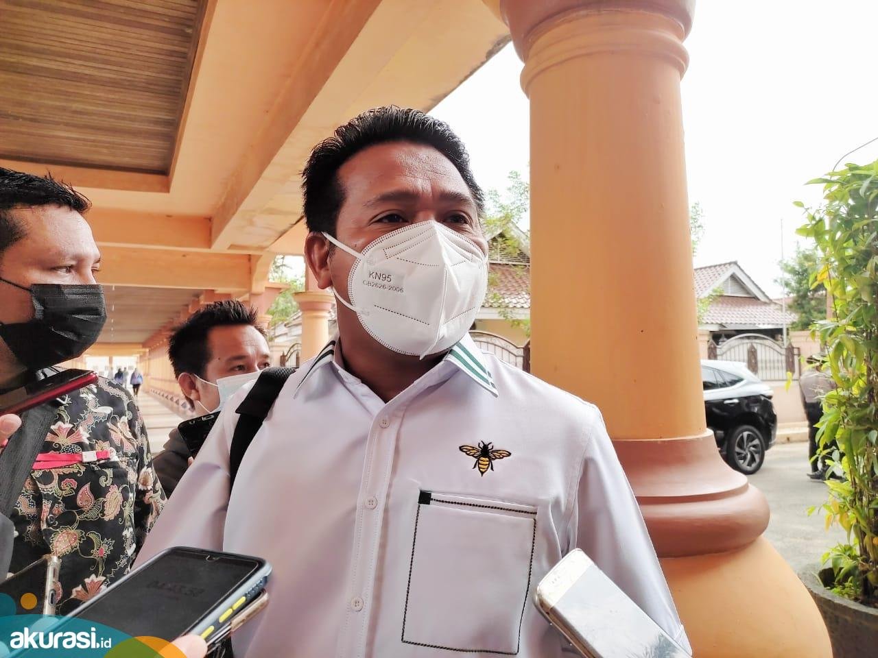 Anggota Komisi III DPRD Kaltim Syafranuddin saat diwawancarai media