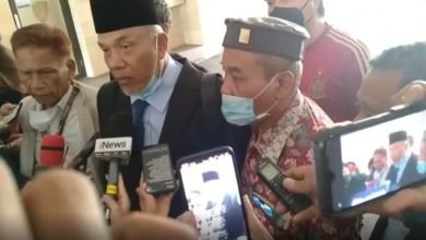 Ketua Tim Kuasa Hukum Edy Mulyadi, Herman Kadir hadir di Bareskrim Mabes Polri - akurasi.id