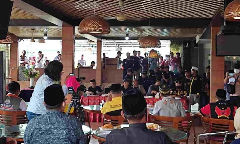 Suasana konsolidasi 69 masyarakat ada di Samarinda tuntut Edy minta maaf secara langsung - Akurasi.id