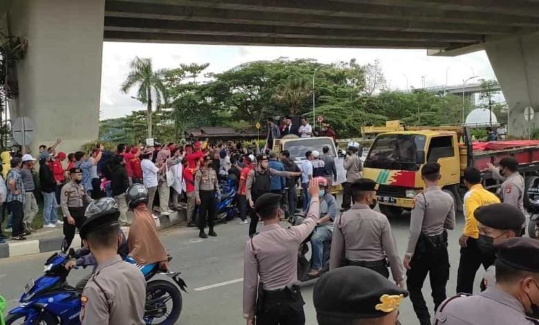 Tuntut Edy Mulyadi Dipenjara, Koalisi Pemuda Kaltim Gelar Aksi Demo - Akurasi.id