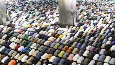 Pemerintah Cabut Protokol Covid-19, MUI Bolehkan Saf Rapat di Masjid