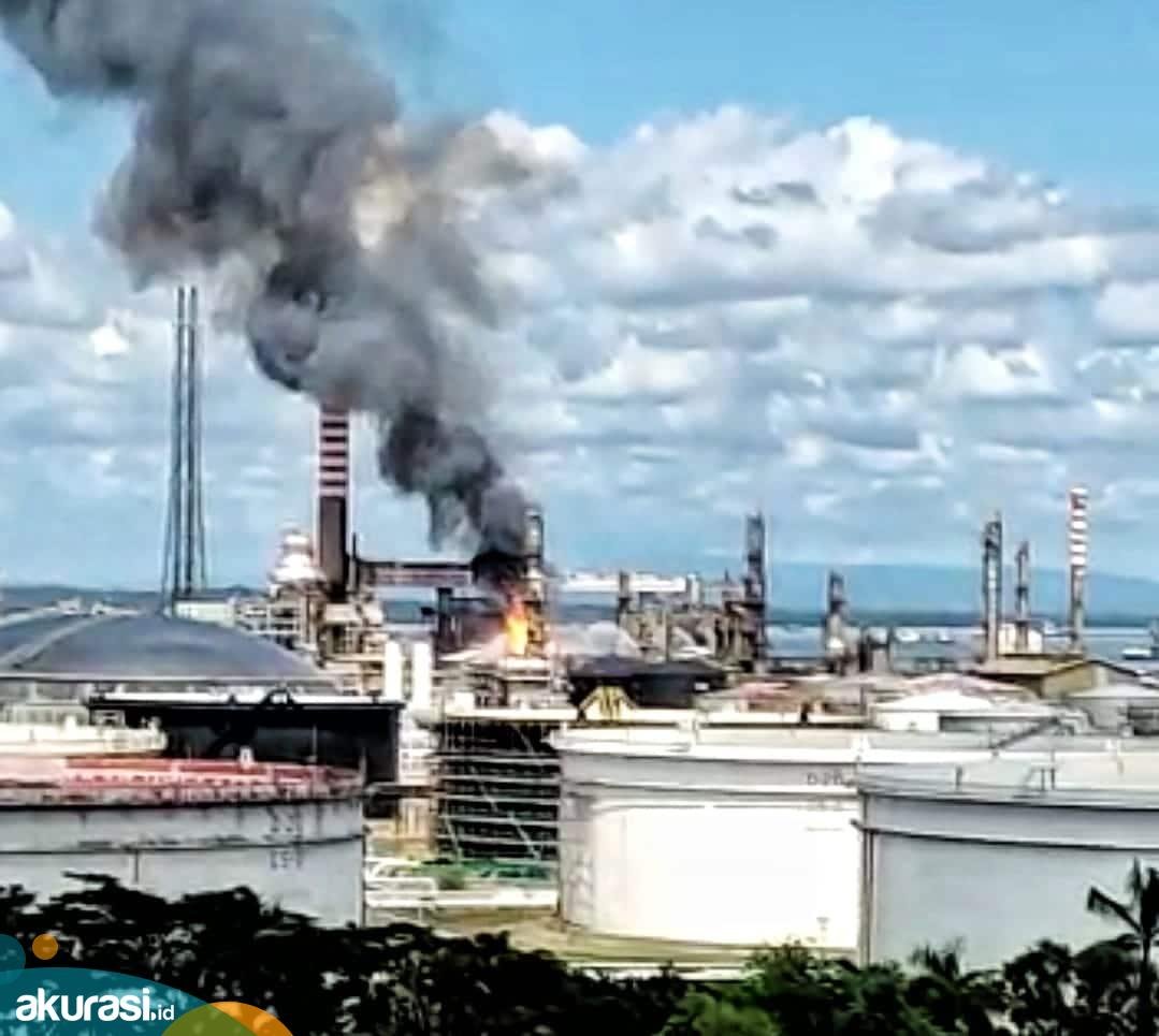 Tangkapan layar kebakaran yang terjadi di kilang minyak PT Pertamina RU V Balikpapan, Kaltim. (Istimewa)