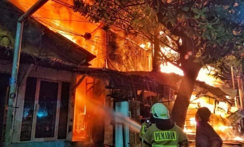 Pasar Gembrong Kebakaran, 400 Bangunan Ludes, Kerugian Rp 1,5 Miliar
