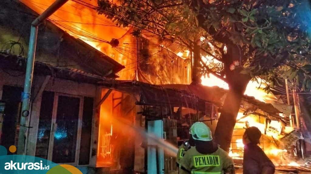 Pasar Gembrong Kebakaran, 400 Bangunan Ludes, Kerugian Rp 1,5 Miliar