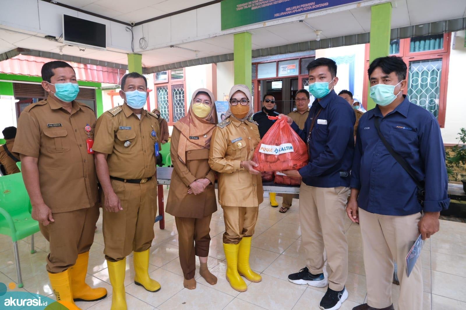Respons Cepat Banjir Bontang, PKT Proaktif Salurkan 1.000 Paket Makanan di 5 Kelurahan
