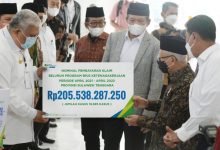 Wapres Serahkan Manfaat Program dan Beasiswa BPJS Ketenagakerjaan Kepada Keluarga Pekerja