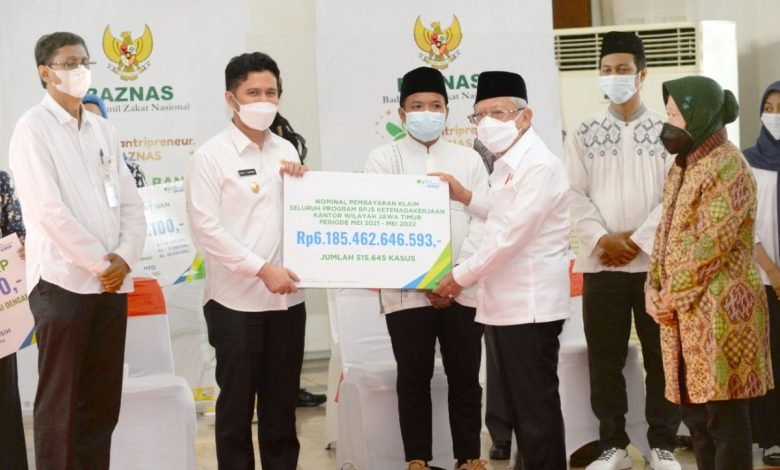Wapres Serahkan Manfaat Program dan Beasiswa BPJS Ketenagakerjaan Senilai 2,2 Miliar Kepada Pekerja dan Keluarganya