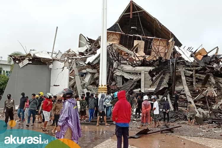 Mamuju Sulbar Diguncang Gempa M 5,8