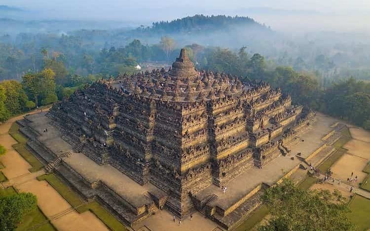 Ganjar dan Luhur Sepakat Tunda Kenaikan Harga Tiket Borobudur