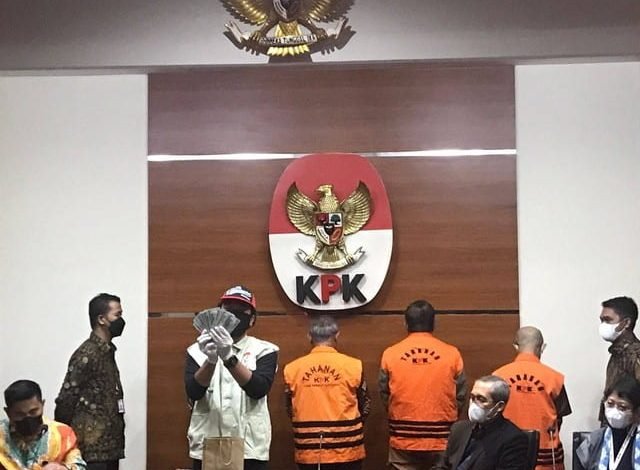 Mantan Walkot Jogja Tersangka Suap, Momen Desak Usut Tuntas Korupsi
