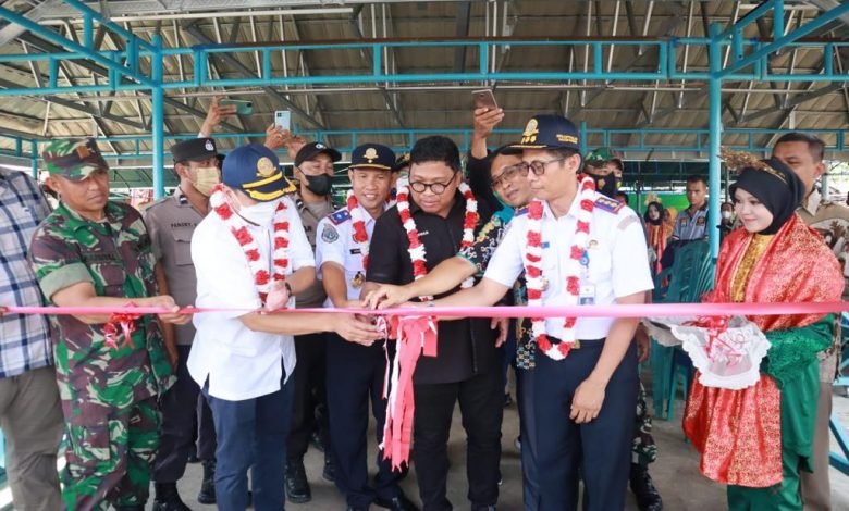Irwan Resmikan Halte Sungai di Kubar