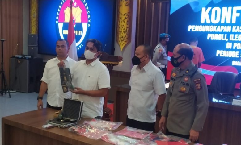 Menyamar Jadi Polisi Gadungan, Seorang Pria Dibekuk dengan Membawa Poketan Sabu Siap Edar
