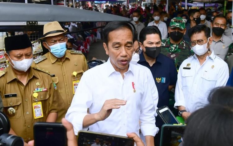 Jokowi Ungkap Alasan Larangan Penjualan Rokok Batangan