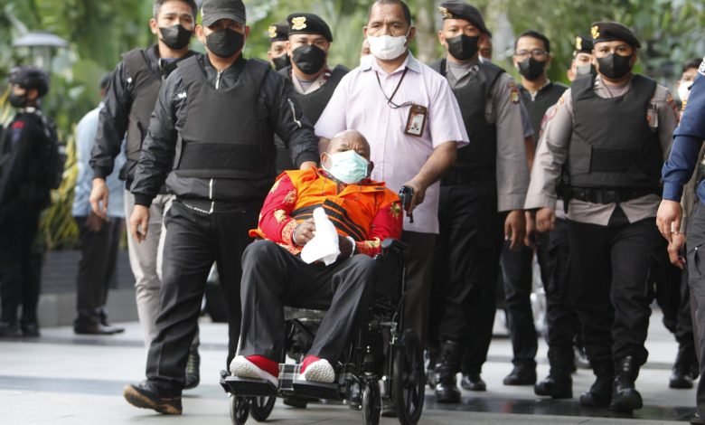 Dikabarkan Stroke, KPK Sebut Lukas Enembe Bisa Makan dan Mandi Sendiri