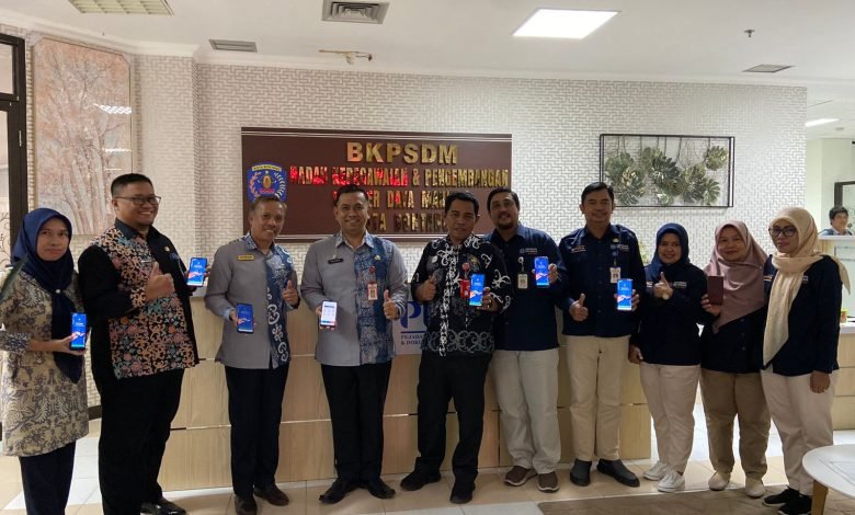Dukung Layanan Identitas Kependudukan Digital, Pegawai BKPSDM Bontang Lakukan Aktivasi IKD