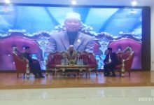 Ulama kharismatik asal Sulawesi Selatan, Prof Dr AG H.M.Faried Wadjedy.,Lc.,MA, (tengah) menjadi pemateri utama di seminar zakat nasional. (Yusva Alam for Akurasi.id)