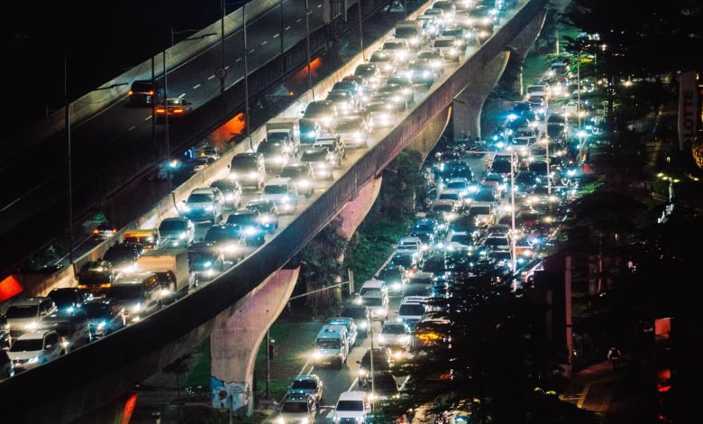 Menavigasi Jalanan Jakarta yang Macet: Kekuatan Transportasi Umum
