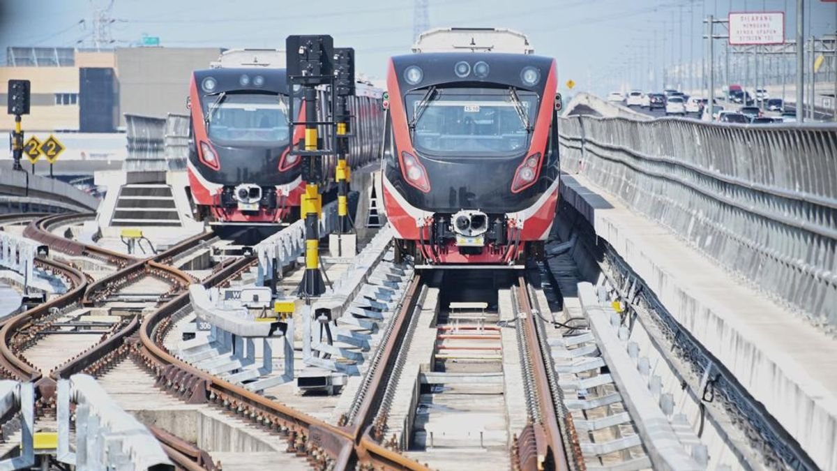 Jokowi Resmikan LRT