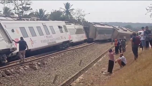 Kereta Argo Semeru Anjlok di Kulon Progo: Kecelakaan Kereta yang Menyebabkan Keterlambatan dan Luka-luka
