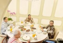 Perundingan atau peredaman tensi politik, langkah Jokowi undang Bacapres makan siang bersama.
