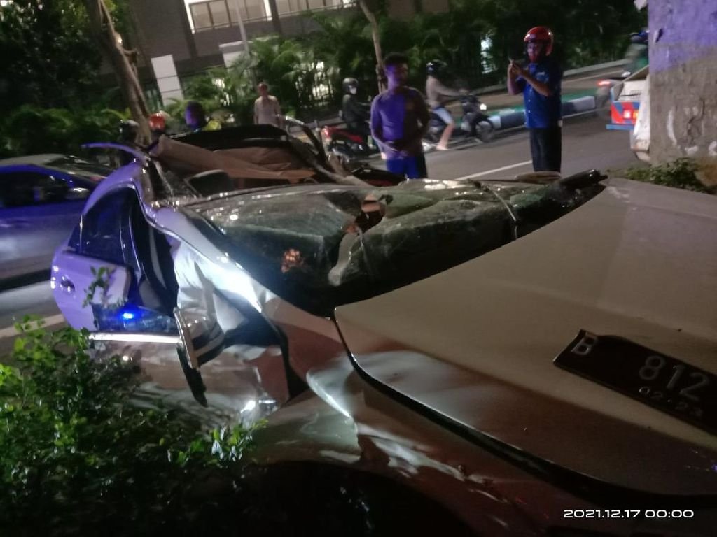 Kecelakaan Mobil Ferrari di Senayan Jakarta: Keselamatan di Jalan Raya Harus Diperhatikan